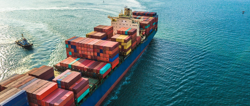 Do hamburského přístavu připlula největší nákladní loď na světě